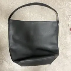 本革　バケツ型バッグ　無地　黒