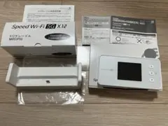 Speed Wi-Fi 5G X12 本体と付属品(クレードル)
