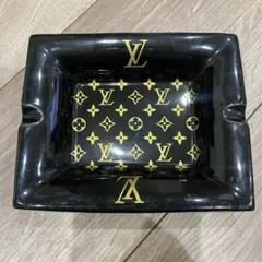 ✨️美品 希少 ルイヴィトン 灰皿 モノグラム シルバー 箱付き ✨️美品 希少 ルイヴィトン 灰皿 モノグラム シルバー 箱付き