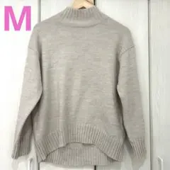 GU ベージュ ハイネック ニットセーター