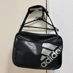 adidas ブラック エナメルショルダーバッグ