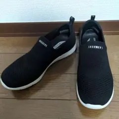 美品　スケッチャーズ　アーチフィット　スリッポン　黒　23.5