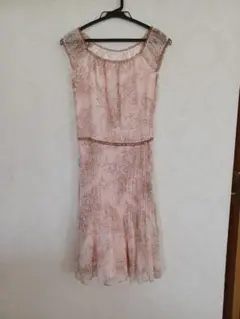 花柄ピンクノースリーブワンピース