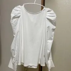肩ボリュームフリルシャツ