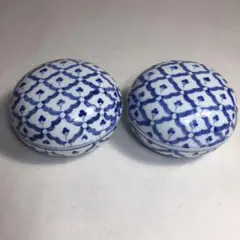 P-877 THAILAND 染付け？ころんとした香合風の小物入れ蓋物2つ藍色