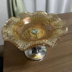 ガラス製のコンポート皿（またはキャンディディッシュ）