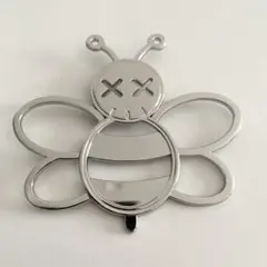 dior kaws チャーム　Bee 蜂