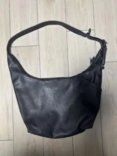 ほぼ未使用 完売品 GUヴィンテージエフェクトクロスボディバッグ 黒