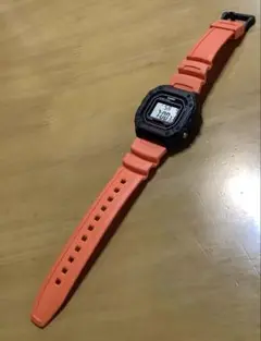 CASIO デジタル腕時計 オレンジ