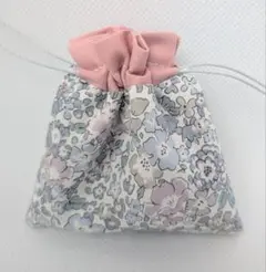 143　リバティ生地　ミニ巾着　小さな収納