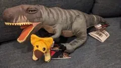 ジュラシックワールド　復活の大地ティラノサウルス＆アクイロプス　ぬいぐるみセット