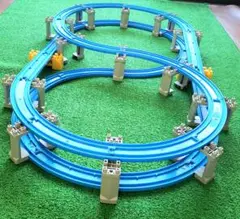 プラレール「8の字立体交差」Cタイプ レイアウト 洗浄済み