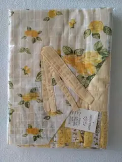 新品・未開封 ダブルのれん 裾フリル 花柄 イエロー 約85×130 cm