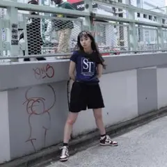 SlowTalkロゴプリント ネイビーTシャツ