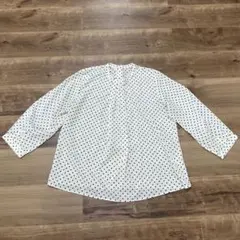 ホワイトドット柄　水玉　七分袖シャツ Mサイズ　透け感無し　春秋
