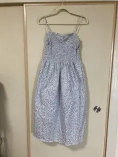 H&Mキャミワンピース 白と青の花柄