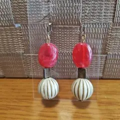 No.11　ハンドメイド　赤いビーズのピアス 大ぶり