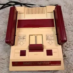 ファミコン本体とコントローラー2つ