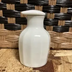 長十郎　醤油さし　白い陶器製