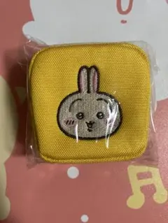 ちいかわ カラビナつき刺繍スクエアミニポーチ　うさぎ