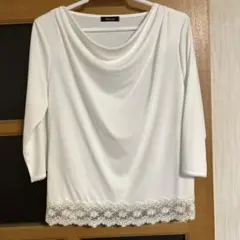 白色トップス