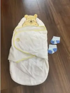 プーさんフード付きおくるみと靴下セット