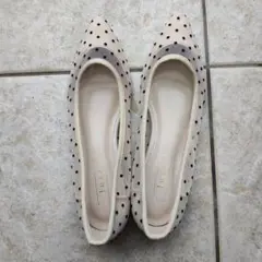 ドット柄 ベージュ フラットパンプス