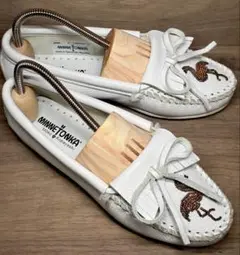 ■MINNETONKA ミネトンカ■コラボ 小林モー子 レザー フラミンゴ刺繍