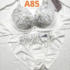 【新品未使用】格安！ブラショーツセット A85 951800 白 フェミニン