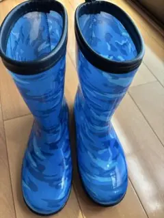 西松屋　青色 迷彩柄 長靴