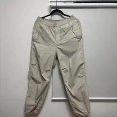 ユニクロ　パラシュートパンツ　ベージュ
