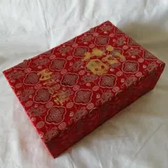 【 中国刺繍靴 の箱 】美しい刺繍の靴が入っていた箱