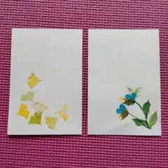 イチョウの葉と青い花のはがき