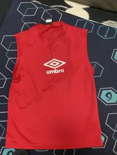 umbro 赤 ノースリーブシャツ