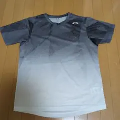 テニスウェア　OAKLEY グレー グラデーション メンズTシャツ