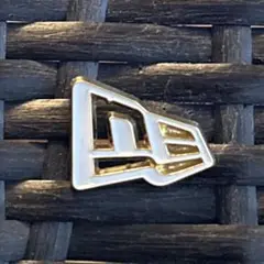 ニューエラ　ピンバッジ 新品　NEWERA PINS オフホワイト
