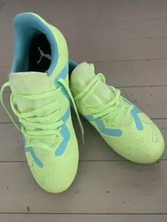 サッカースパイク(PUMA)22.5cm