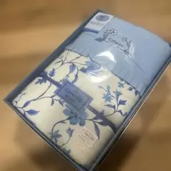 京都西川　新品未使用　Colwyn 掛け布団 青と白 花柄 140x190