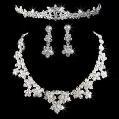 3点セット☆ ピアス u0026 ティアラ u0026 イヤリング ウェディング 花 かわいい