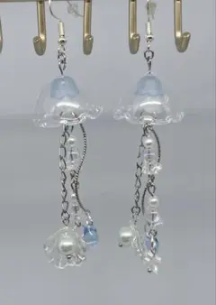 くらげのピアス ブルー×シルバー໒꒱ハンドメイド