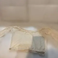 クリーム色の薄手長袖バレエトップス