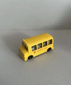 トミカ　スヌーピー　スクールバス