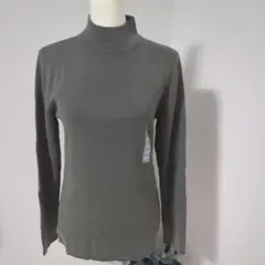 ユニクロ　グレースポーティハイネックセーター