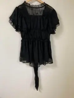 ナイスクラップ　シースルー フリル付き 黒ブラウス 半袖