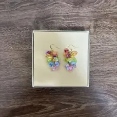 ハンドメイド　ハートぶどうピアス（虹色）レインボー
