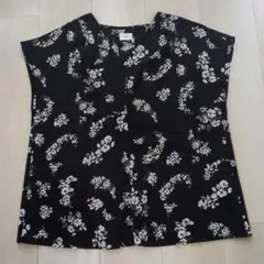 URBAN RESEARCH DOORS 花柄ノースリーブシャツ