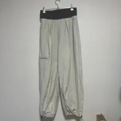 d'zzit ベージュ カジュアルパンツ 黒ウエストバンド