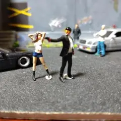 64スケールフィギュア・男女2体＆カスタムミニカーセット！