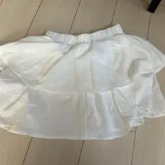 白のミニスカート