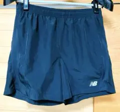 New Balance ブラックショートパンツ